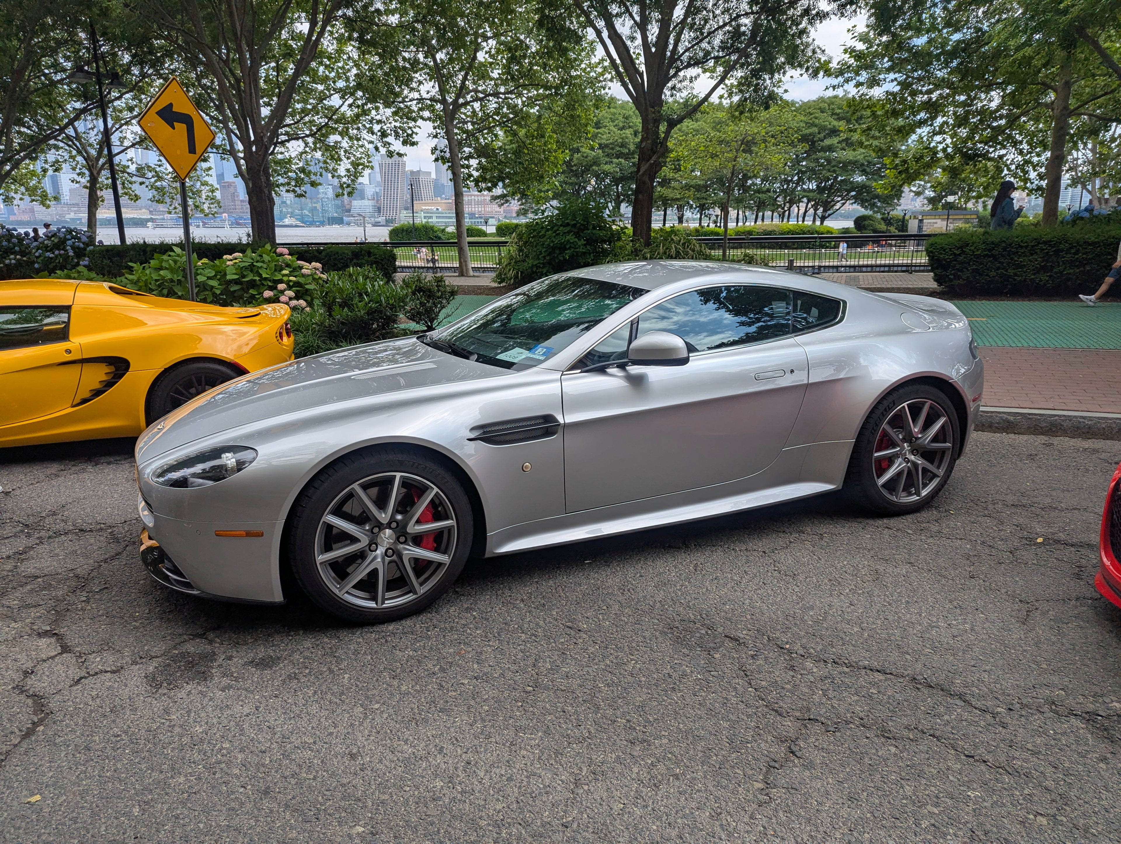 Aston Martin V8 Vantage (4.7L 6-Speed Manual) (British V8 GT)