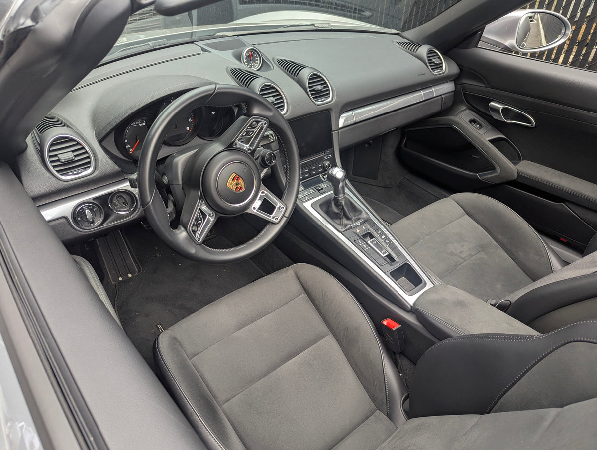 Porsche 718 Spyder (982 4.0L 6-Speed Manual) (414 HP Flat-6 Roadster)